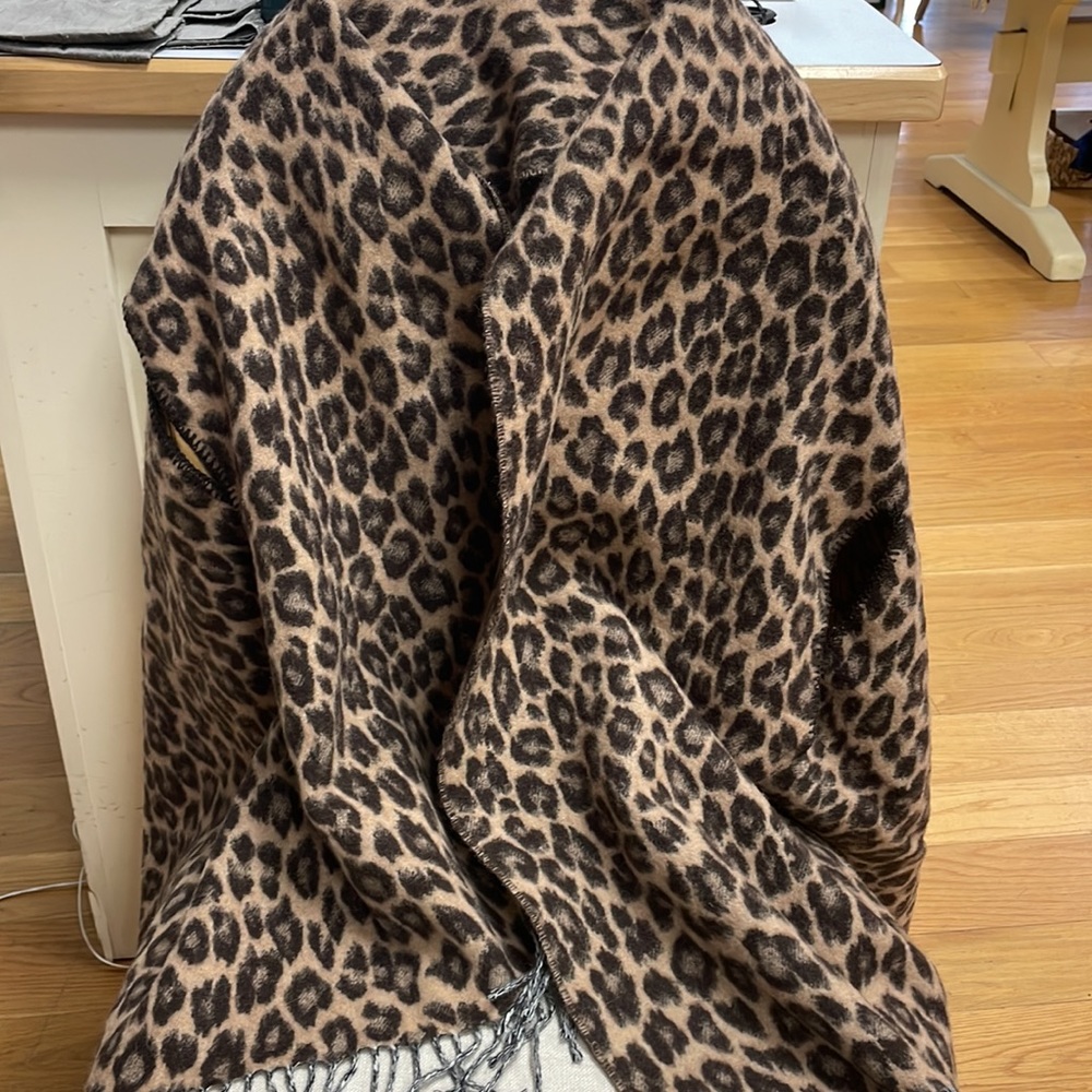 Talbots Wool Leopard Wrap - Picture 6 of 10